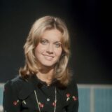 Film, Velika Britanija i Australija: Preminula Olivija Njuton Džon, pevačica i zvezda „Briljantina" 3