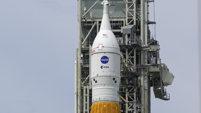 „Artemis 1“ na putu ka Mesecu: NASA uspešno lansirala raketu SLS 1