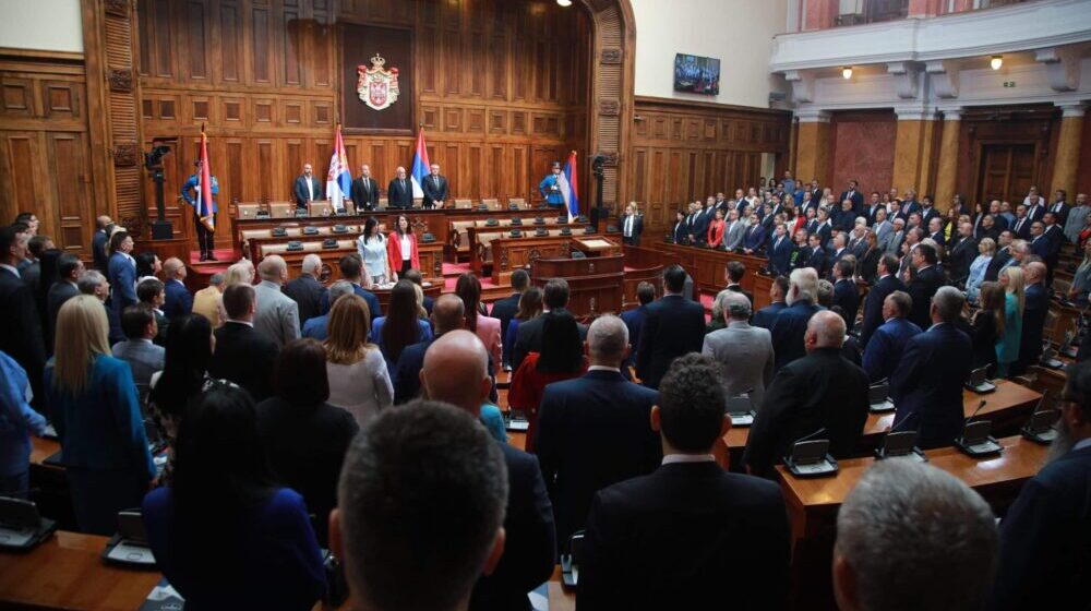 Konstituisana Skupštine Srbije, poslanici položili zakletvu 1