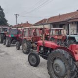 Noćna dežurstva na traktorskim blokadama u Kragujevcu i Rači, u ponedeljak za Beograd auto-putem 2