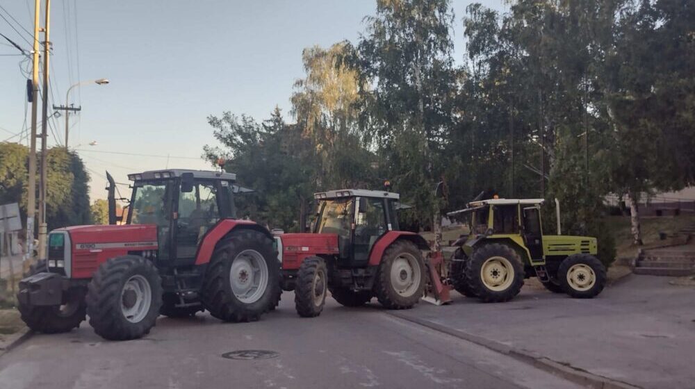Poljoprivrednici iz Pančeva i Kovina blokirali put prema Beogradu, incident na Starom pančevačkom mostu 1