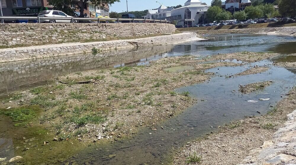 Suša i kanalizacija pretvorile Đetinju u smrdljivi potok (FOTO) 1