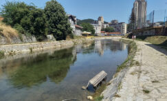 Đetinja kroz centar Užica Foto Nenad Kovačević (2) Suša i kanalizacija pretvorile Đetinju u smrdljivi potok (FOTO) 9