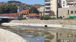 Đetinja kroz centar Užica Foto Nenad Kovačević (7) Suša i kanalizacija pretvorile Đetinju u smrdljivi potok (FOTO) 4