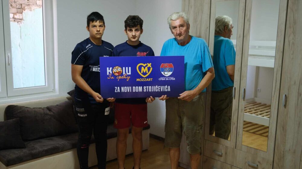 Šestočlana porodica zahvaljujući kompaniji Mozzart dobila novi dom 2 Šestočlana porodica zahvaljujući kompaniji Mozzart dobila novi dom 2