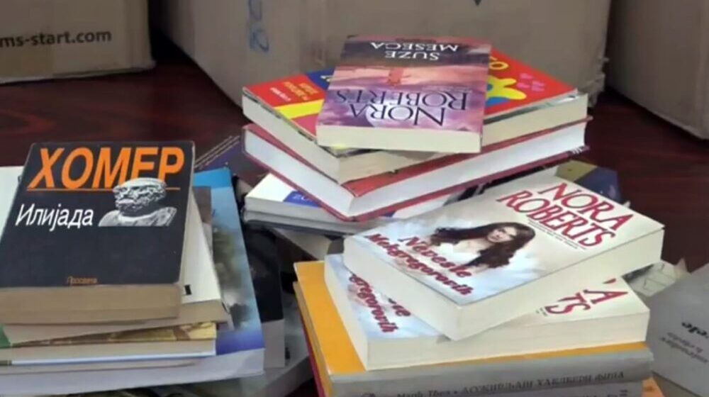 Navijači Slobode i donatori poklonili užičkoj bolnici oko 800 knjiga 1