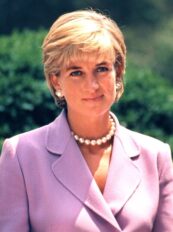Diana,_Princess_of_Wales_1997_(2) Četvrt veka posle tragedije, Dajana ostaje najvoljenija i najuticajnija pripadnica kraljevske porodice u Velikoj Britaniji i širom sveta 2