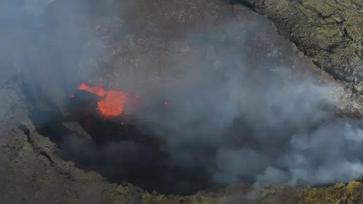 Erupcija vulkana na Islandu, u blizini aerodroma 1
