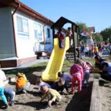 Trinaest opština nije isplatilo jednokratnu pomoć zaposlenima u predškolskim ustanovama 11