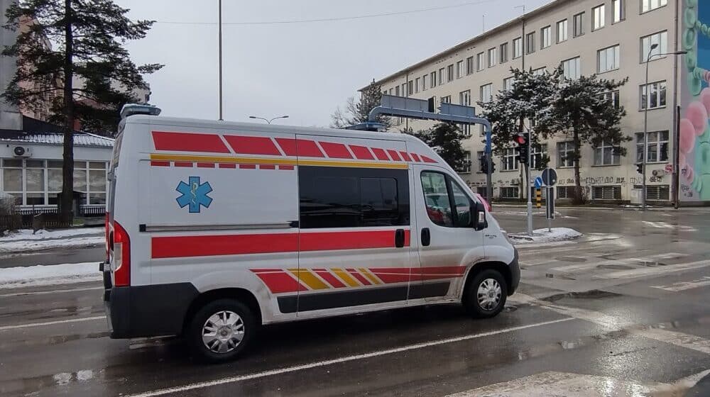 Hitnoj pomoći u Kragujevcu juče se javljali oboleli od kovida i pacijenti sa niskim pritiskom 1