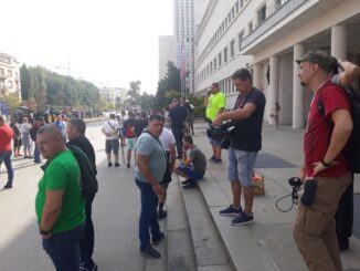 Poljoprivrednici ostaju u centru Novog Sada spavaju ispred Banovine, ujutru u 9 razgovor sa premijerkom 10