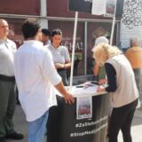 Novi Sad: Komunalna policija pokušala da spreči prikupljanje potpisa protiv podizanja spornog spomenika "nevinim žrtvama" 7