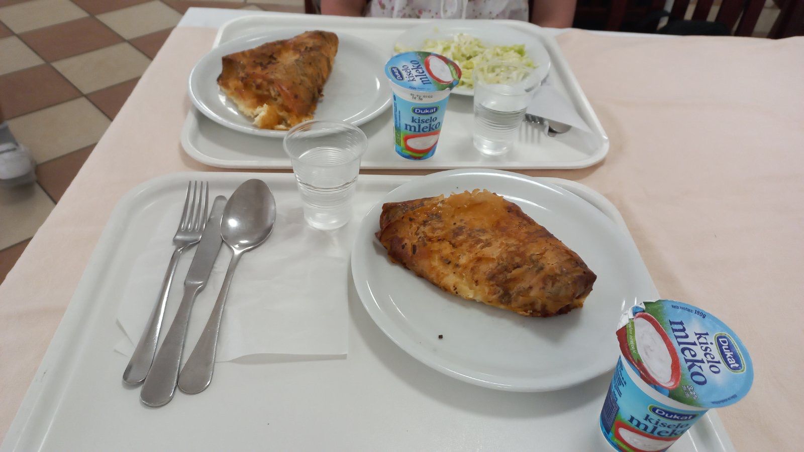 "Sarma i pomfrit, pa gde ste to još videli?": Bili smo u studentskim menzama i saznali za koja jela se traži dupla porcija (FOTO) 5 "Sarma i pomfrit, pa gde ste to još videli?": Bili smo u studentskim menzama i saznali za koja jela se traži dupla porcija (FOTO) 5