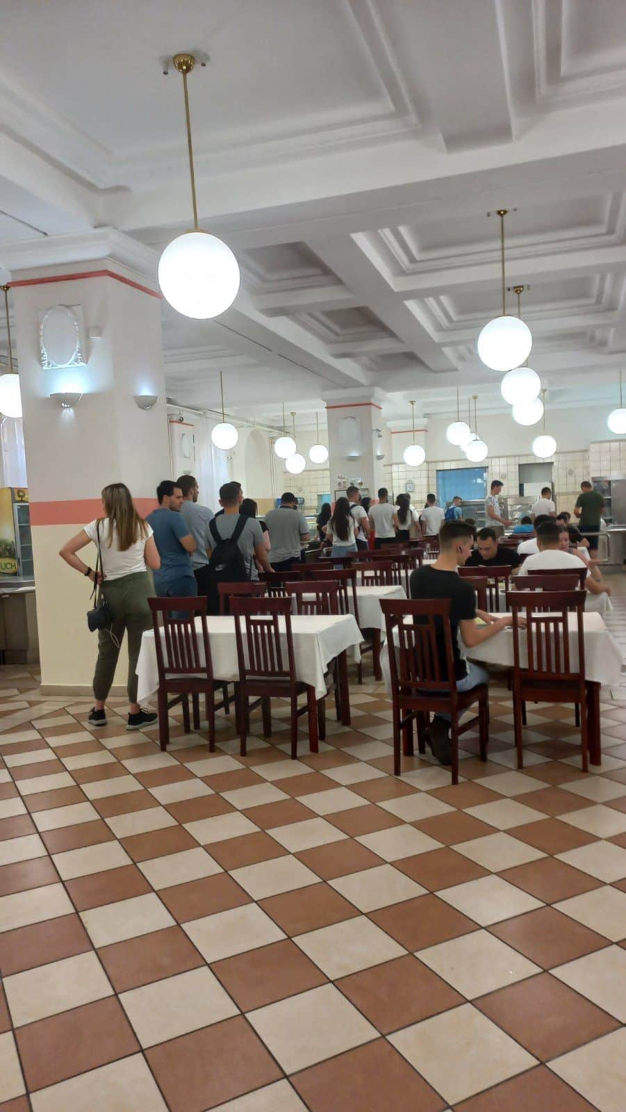 "Sarma i pomfrit, pa gde ste to još videli?": Bili smo u studentskim menzama i saznali za koja jela se traži dupla porcija (FOTO) 4 "Sarma i pomfrit, pa gde ste to još videli?": Bili smo u studentskim menzama i saznali za koja jela se traži dupla porcija (FOTO) 4