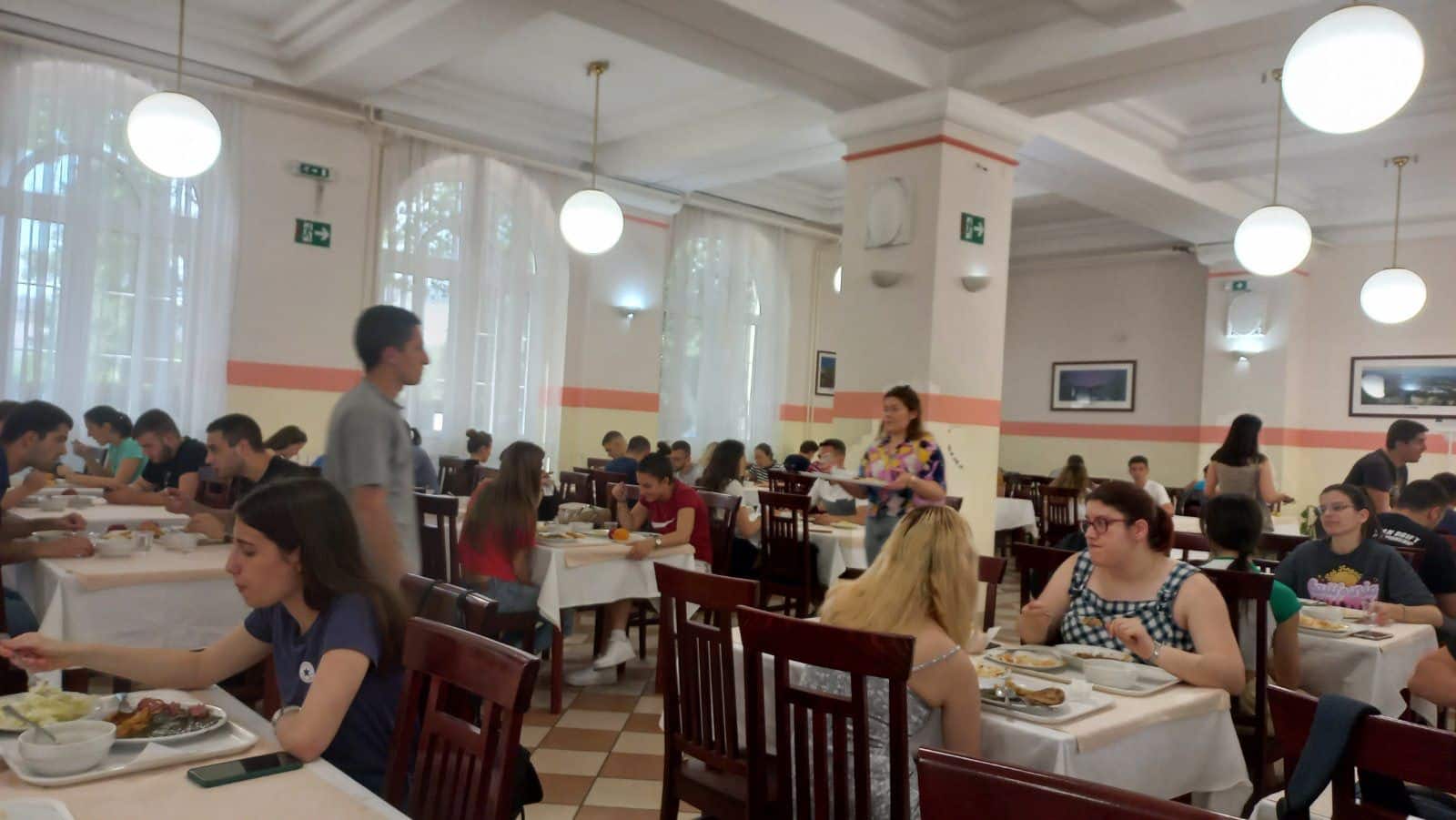 "Sarma i pomfrit, pa gde ste to još videli?": Bili smo u studentskim menzama i saznali za koja jela se traži dupla porcija (FOTO) 6 "Sarma i pomfrit, pa gde ste to još videli?": Bili smo u studentskim menzama i saznali za koja jela se traži dupla porcija (FOTO) 6