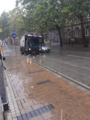 IMG-3999f44e5e7d9bd4aec3729794f67069-V Snažno nevreme potopilo Novi Sad, oštećeni automobili, poplavljeni stanovi (VIDEO) 4