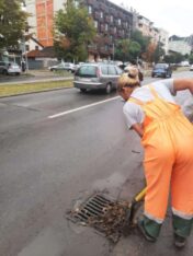 IMG-eb2591949f89385f8362a605bafe14a5-V Snažno nevreme potopilo Novi Sad, oštećeni automobili, poplavljeni stanovi (VIDEO) 2