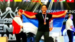 Gordana ima samo 54 kilograma, a tri godine niko nije uspeo da joj obori ruku 2