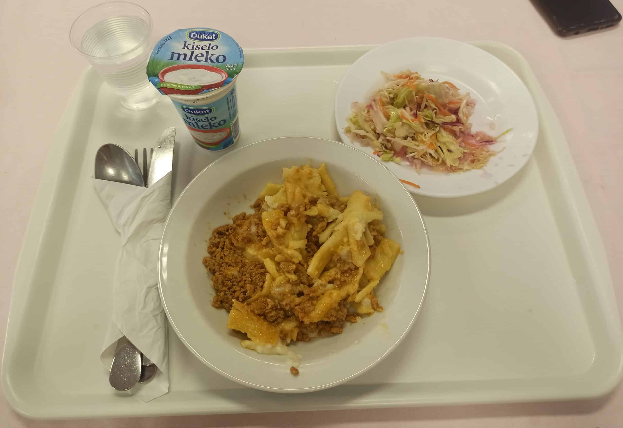 "Sarma i pomfrit, pa gde ste to još videli?": Bili smo u studentskim menzama i saznali za koja jela se traži dupla porcija (FOTO) 8 "Sarma i pomfrit, pa gde ste to još videli?": Bili smo u studentskim menzama i saznali za koja jela se traži dupla porcija (FOTO) 8