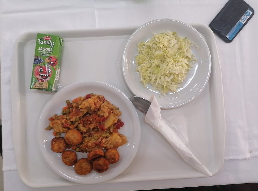 "Sarma i pomfrit, pa gde ste to još videli?": Bili smo u studentskim menzama i saznali za koja jela se traži dupla porcija (FOTO) 2 "Sarma i pomfrit, pa gde ste to još videli?": Bili smo u studentskim menzama i saznali za koja jela se traži dupla porcija (FOTO) 2