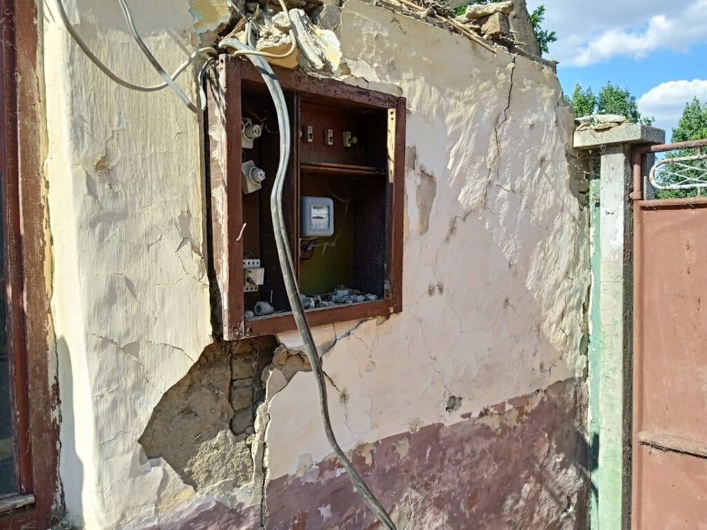 Bračnom paru Dušnoki iz Subotice se urušio krov kuće, spasila ih samo sreća: “Brzo će doći zima” 4 Bračnom paru Dušnoki iz Subotice se urušio krov kuće, spasila ih samo sreća: “Brzo će doći zima” 16