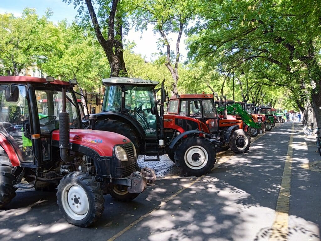 “Definitivno je potrebna infuzija srpskim poljoprivrednicima”: Subotički paori nastavljaju borbu za svoj položaj 4 “Definitivno je potrebna infuzija srpskim poljoprivrednicima”: Subotički paori nastavljaju borbu za svoj položaj 4