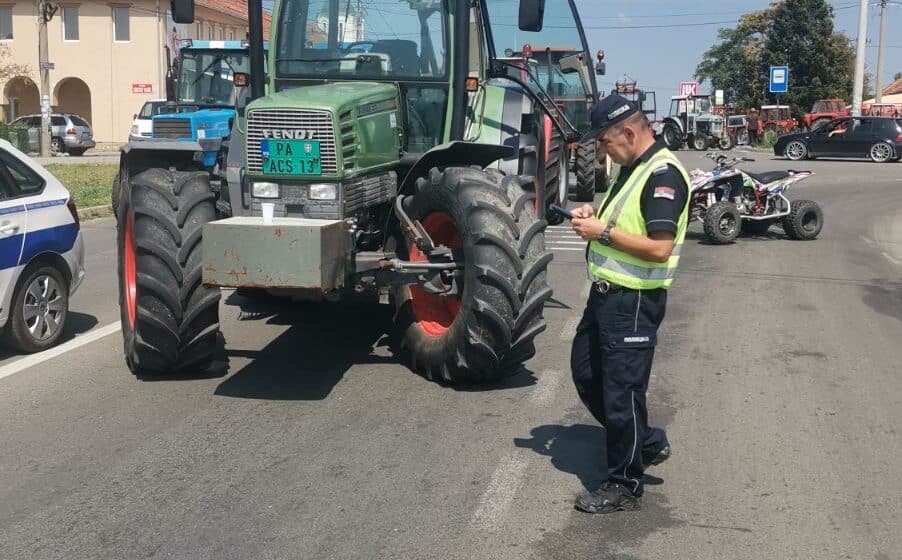 Poljoprivrednici iz Šumadije blokirali stari put iz Kragujevca za Beograd 1