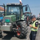 Poljoprivrednici iz Šumadije blokirali stari put iz Kragujevca za Beograd 2