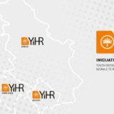 Na Dan mladih na trgu u Prištini izloženi koferi s imenima onih koji su napustili Kosovo 4