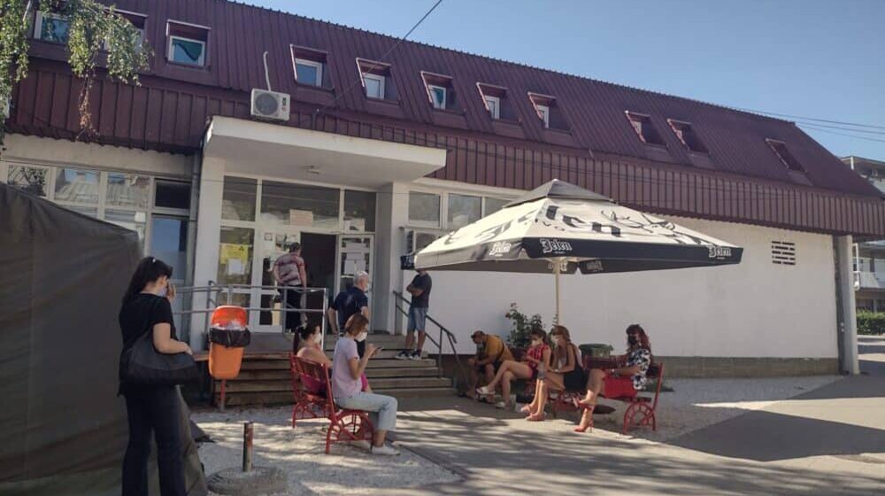 U Šumadijskom okrugu za vikend skoro 1.500 testiranih, kovid pozitivno više od 40 posto 1