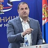 Opozicija traži ostavku niškog većnika Nenada Stankovića zbog ponižavanja novinara: Incident prilikom odlaska voza na miting SNS u Beogradu 4