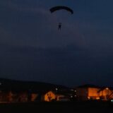 Padobranci izvodili noćne skokove nad Novim Pazarom 11