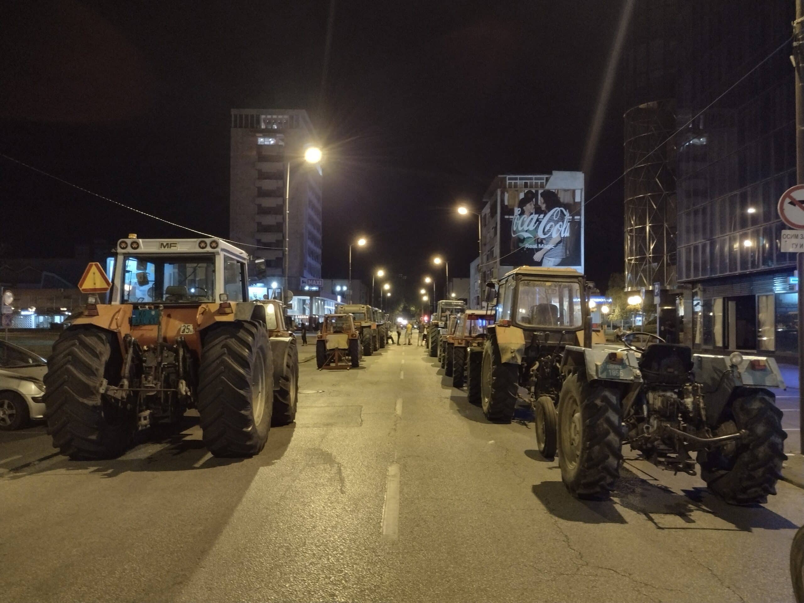 "Da l' je asfalt ili blato, Šumadinac trpi bato": Reporter Danasa proveo noć sa poljoprivrednicima u blokadi Kragujevca 2