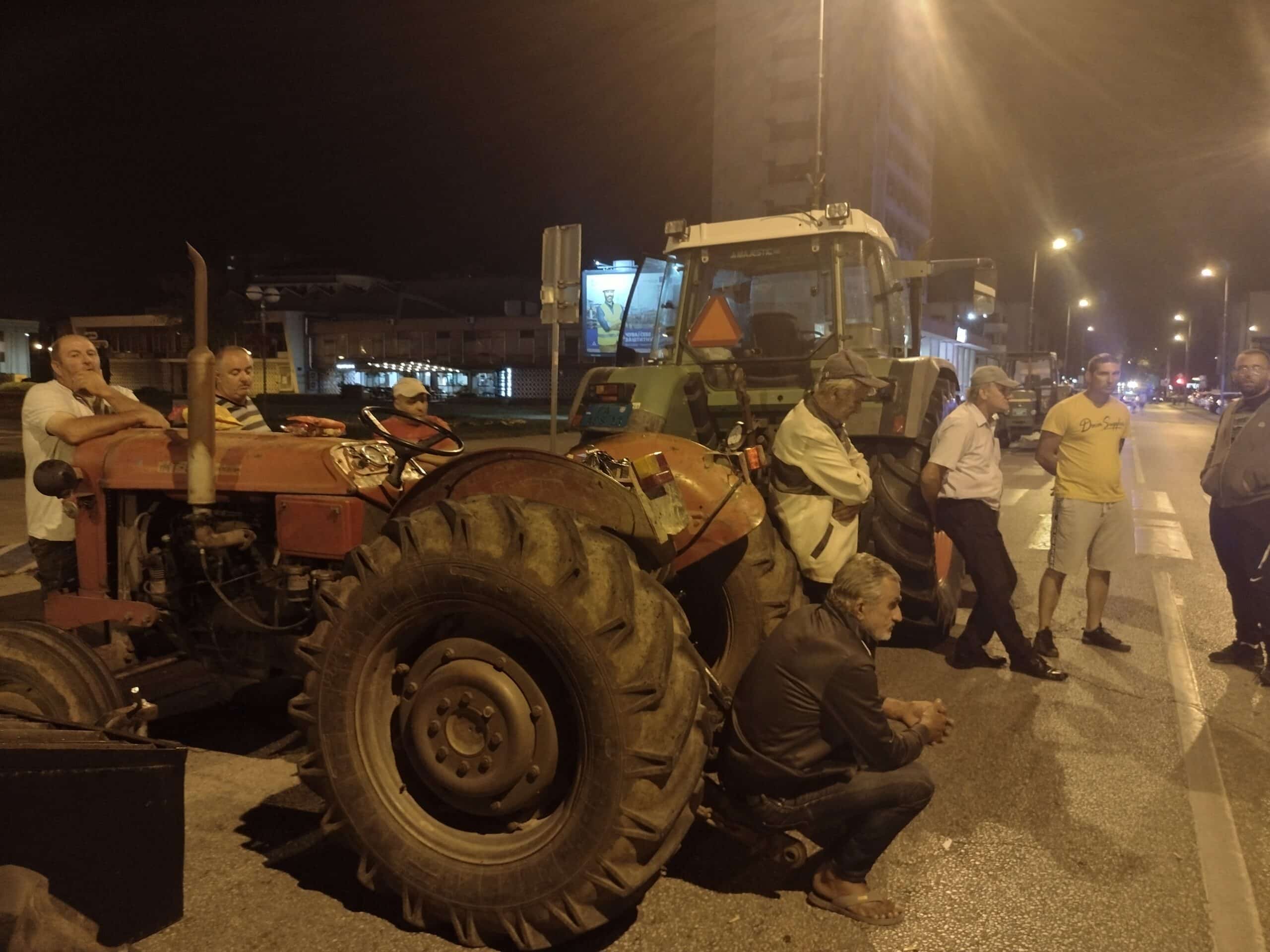 "Da l' je asfalt ili blato, Šumadinac trpi bato": Reporter Danasa proveo noć sa poljoprivrednicima u blokadi Kragujevca 3