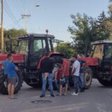 Poljoprivrednici iz Rače kod Kragujevca krenuli traktorima za Lapovo 5