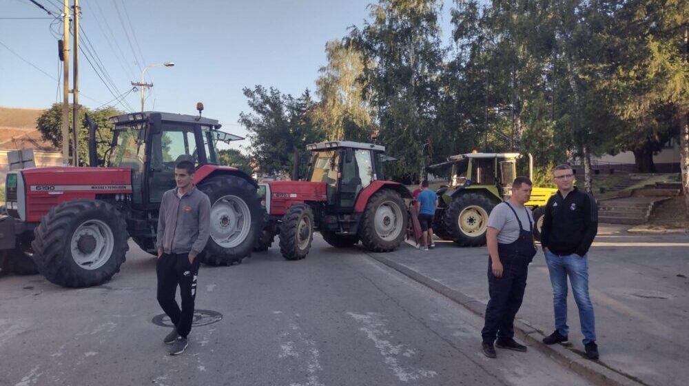 Završen razgovor poljoprivrednika i predsednika opštine Rača, u opticaju i blokada Kragujevca 1