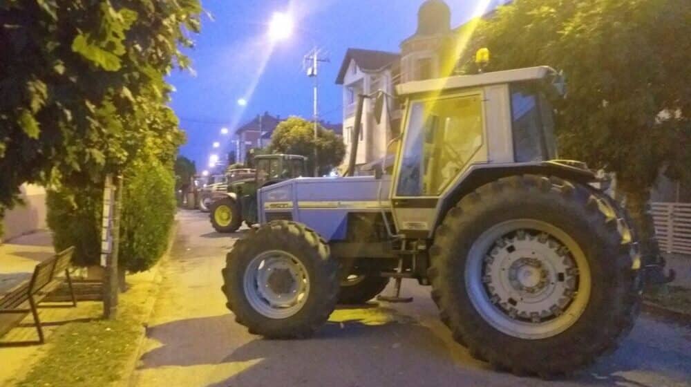 Noćna dežurstva na blokadi u Rači kod Kragujevca, poljoprivrednike sutra prima predsednik opštine 14