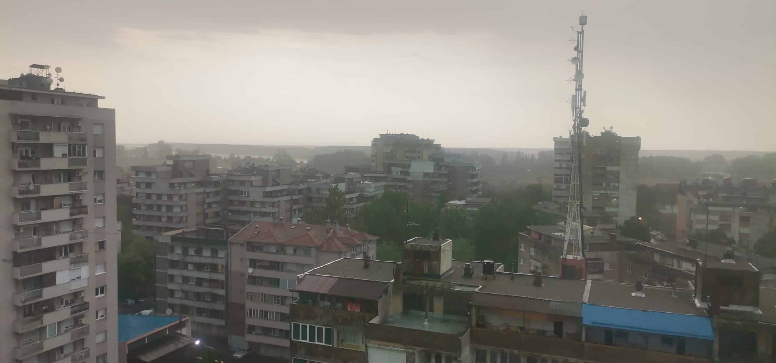 Nevreme stiglo u Srbiju: Kiša sa jakom grmljavinom i vetrom pogodila više gradova (VIDEO) 2