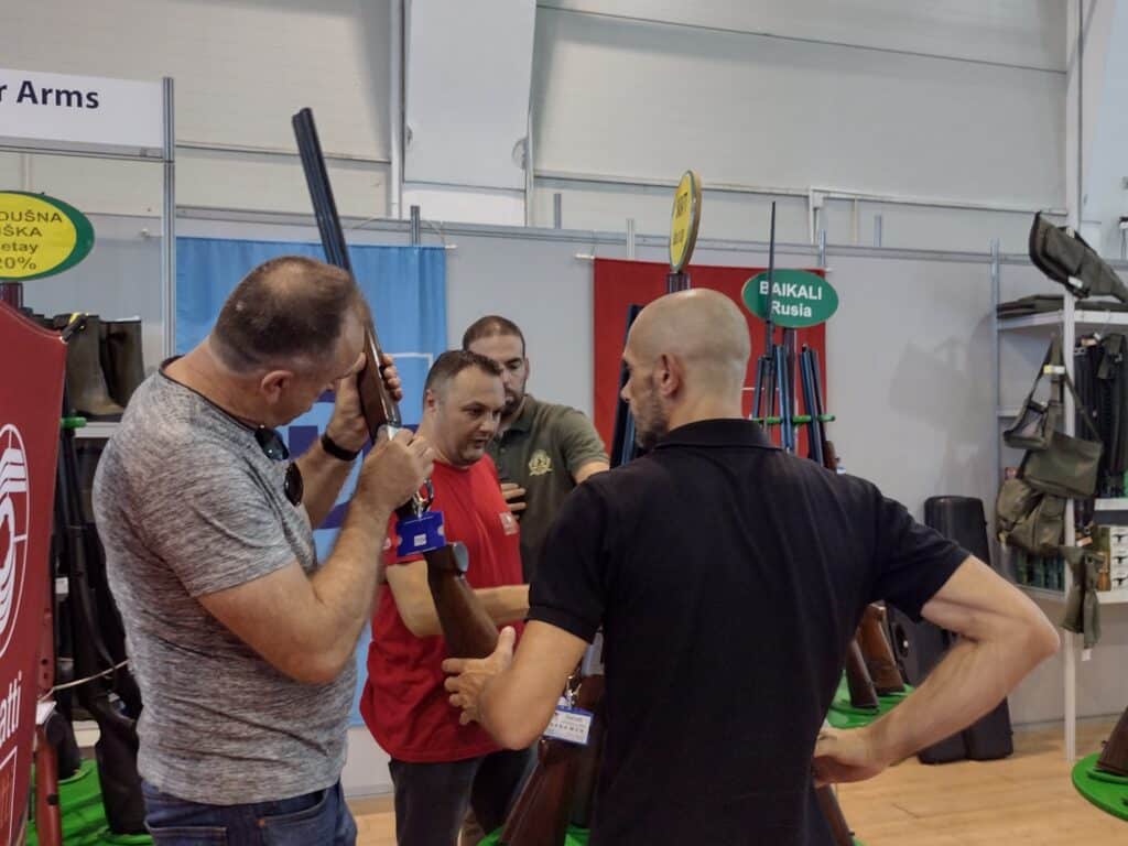 Od tandžara i karabina, do potkapa i durbina: Sajam lova, ribolova i lovnog turizma u Kragujevcu 3 Od tandžara i karabina, do potkapa i durbina: Sajam lova, ribolova i lovnog turizma u Kragujevcu 3