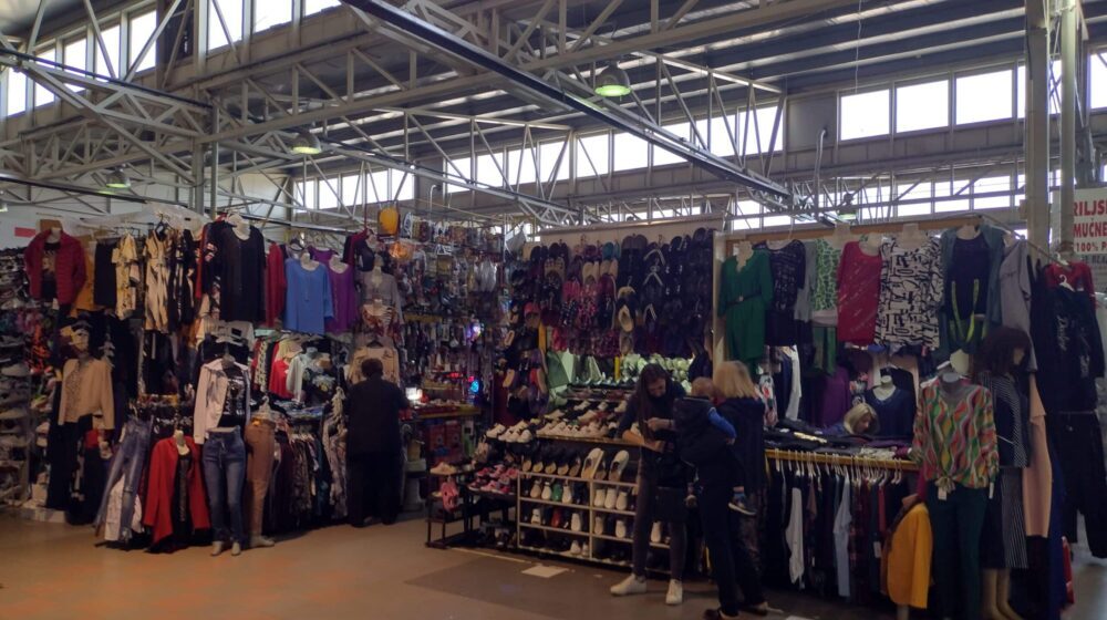 Tradicionalni Školski bazar na Šarenoj pijaci u Kragujevcu 1