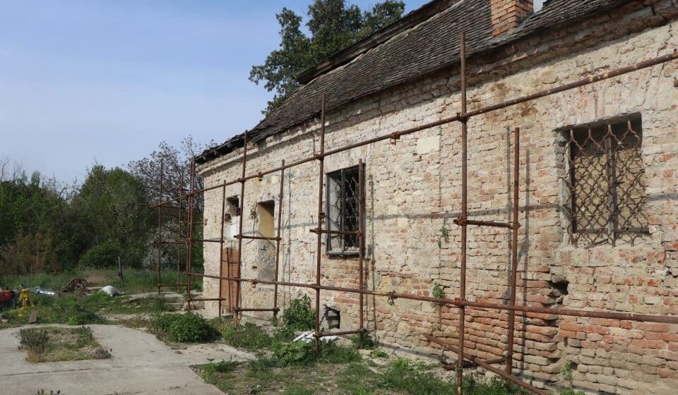 Da li će se graditi stambena zgrada u dvorištu najstarije kuće u Novom Sadu 1