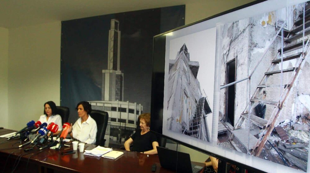 Zbog loših temelja centralna kula Starog sajmišta se ruši, pa gradi po originalnom nacrtu 1