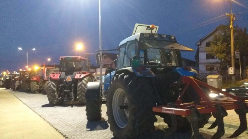 Policija zaustavila poljoprivrednike iz Šumadje u Velikoj Plani, čeka se potvrda dogovora o ceni suncokreta 16