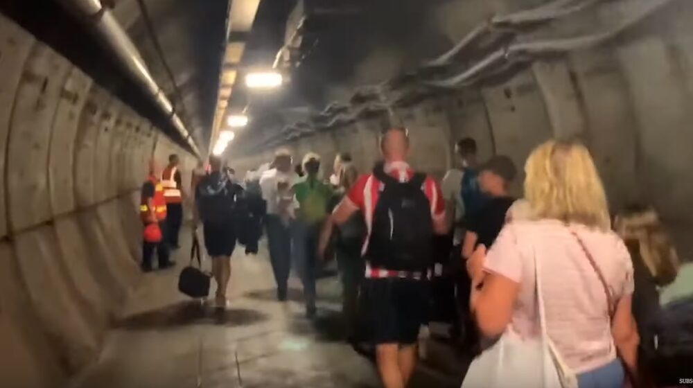 Haos pod Lamanšom: Putnici satima zaglavljeni unutar tunela (VIDEO) 1