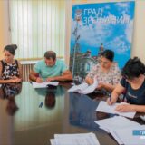 Sedam porodica u Zrenjaninu dobilo ugovore za seoske kuće 6