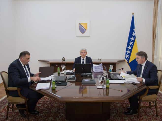 Plivanje uzvodno u kreditima: Koliki je javni dug u zemljama regiona i kako se oni vraćaju? 2