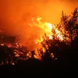 Još nije ugašen požar u Neumu, u pomoć dolaze helikopteri Oružavnih snaga BiH 3
