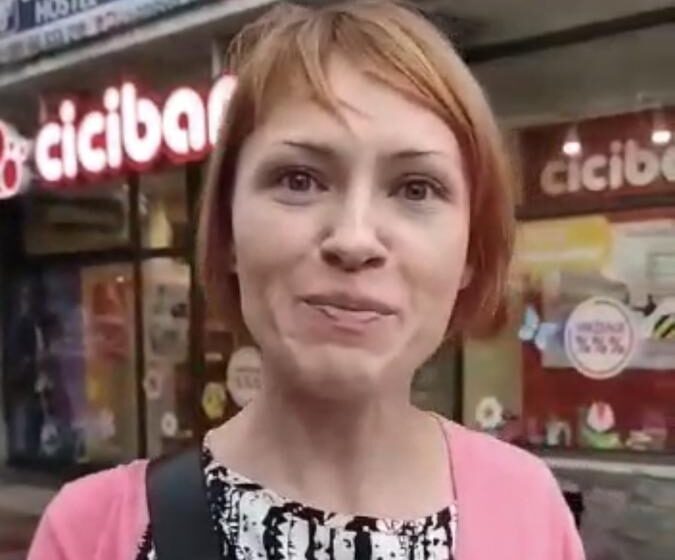 "Terali su me da sina pošaljem u haljinici u školu": Da li je priča žene koja tvrdi da je platila kaznu u Nemačkoj autentična? 1 "Terali su me da sina pošaljem u haljinici u školu": Da li je priča žene koja tvrdi da je platila kaznu u Nemačkoj autentična? 1