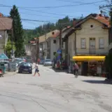 Nerazvijene opštine u Srbiji dobile od države minibuseve, ali ne mogu da ih koriste zbog zakona 2