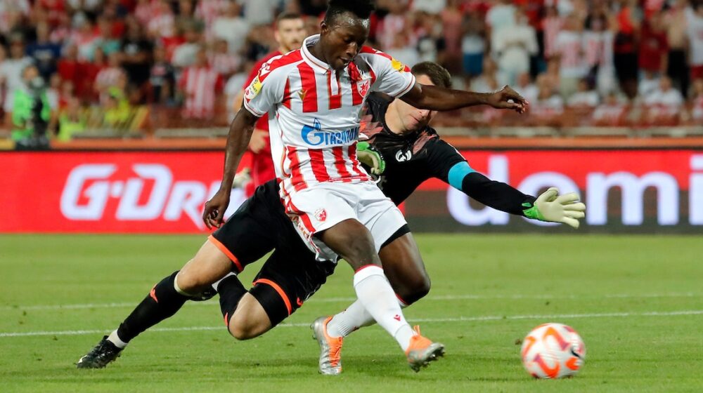 Crvena zvezda ubedljiva protiv Pjunika, Bukari postigao het trik 1